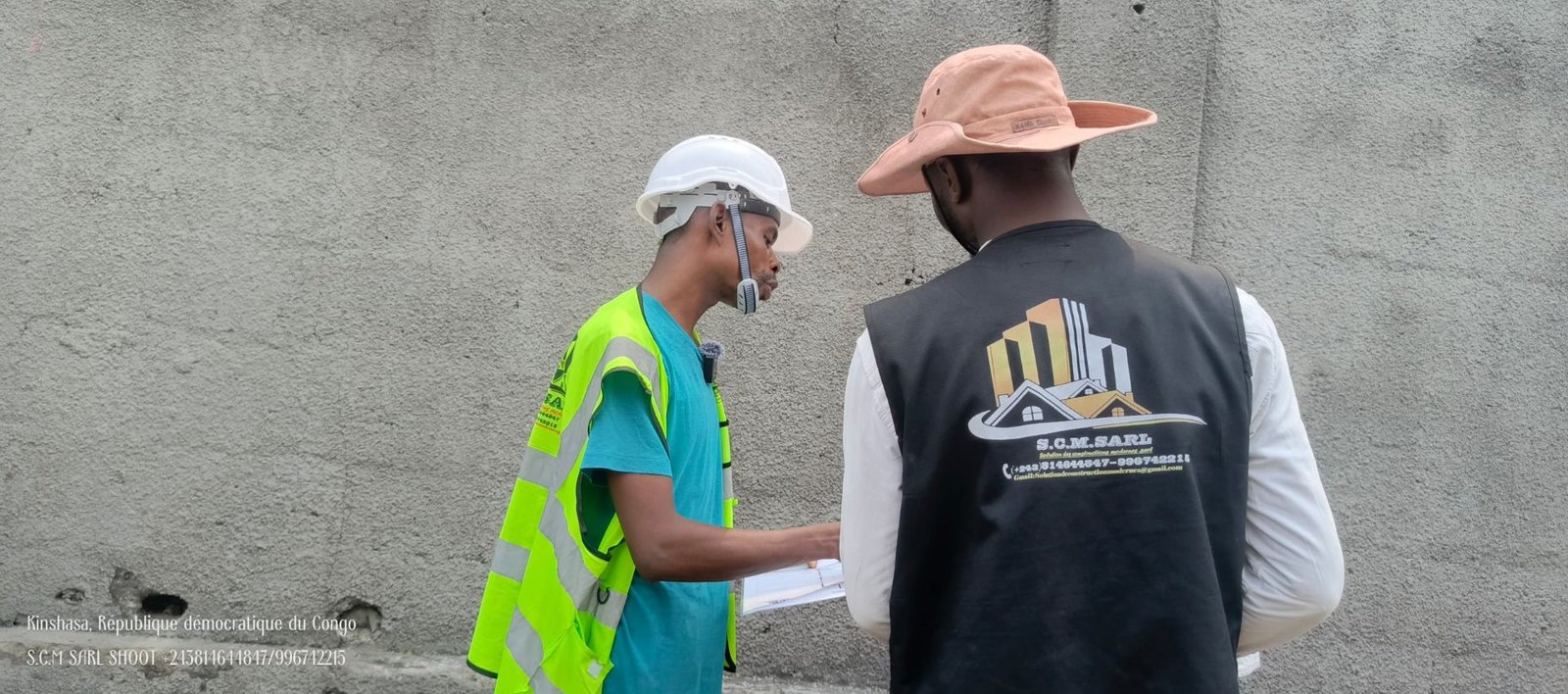 Équipe SCM SARL sur le terrain